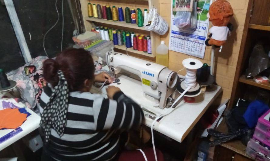 Costureras de Renca y La Pintana confeccionarán
mascarillas destinadas a trabajadores del Sename