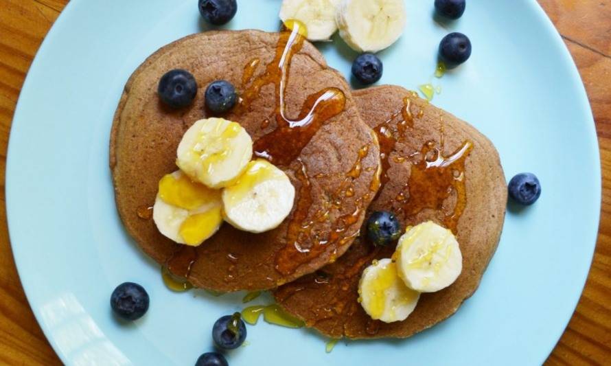 Mira cómo hacer pancakes elaborados con residuos de manzana