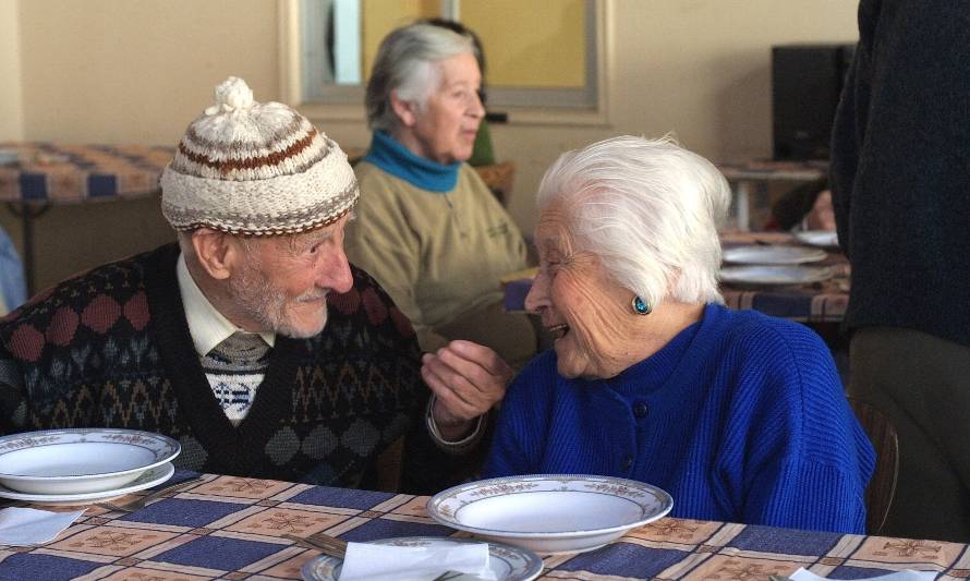 Colecta busca apoyar a más de 6 mil adultos mayores de todo Chile