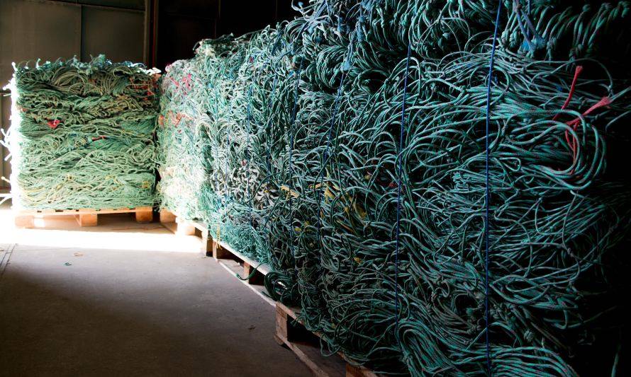 "Segunda vida": Convenio busca recuperar 4.500 toneladas de redes de pesca en desuso