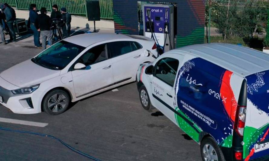 Instalan primer cargador para vehículos eléctricos en carretera