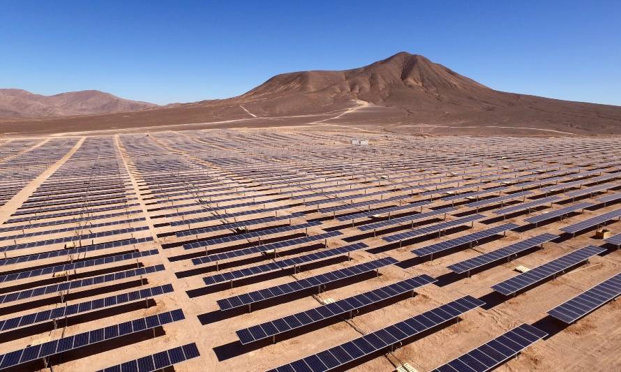Más de 20 mil hectáreas fiscales serán puestas a disposición para el desarrollo de energías renovables en Antofagasta