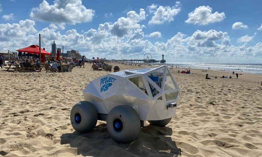 Robot móvil utiliza inteligencia artificial para encontrar colillas en la playa