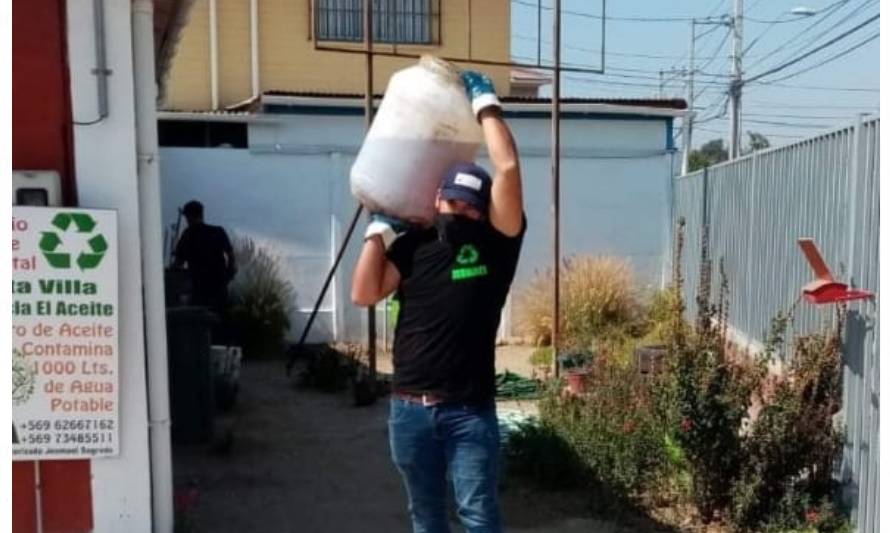 Emprendedor de Peñaflor recicla aceite desde zonas rurales 