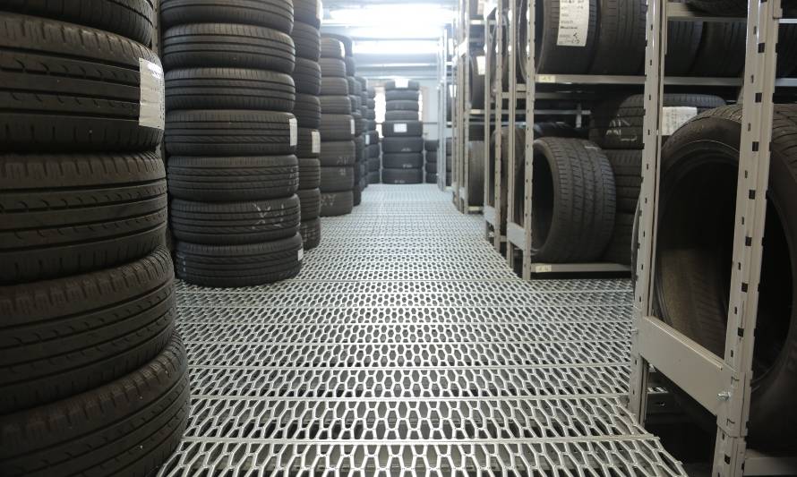 Laboratorio chileno crea la primera pila de litio a partir de neumáticos