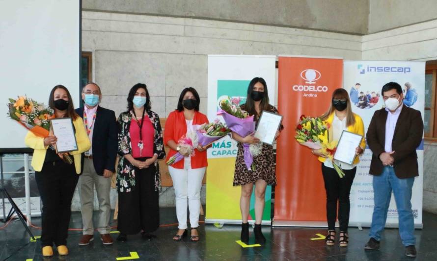 Mujeres Del Valle de Aconcagua fueron certificadas como mantenedoras eléctricas