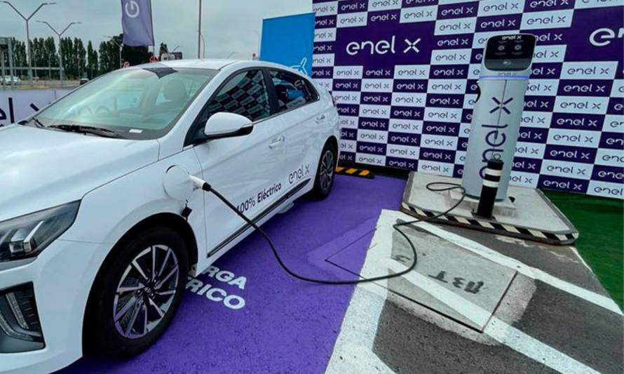 Enel X y Aeropuerto de Concepción inauguran punto de carga para autos eléctricos