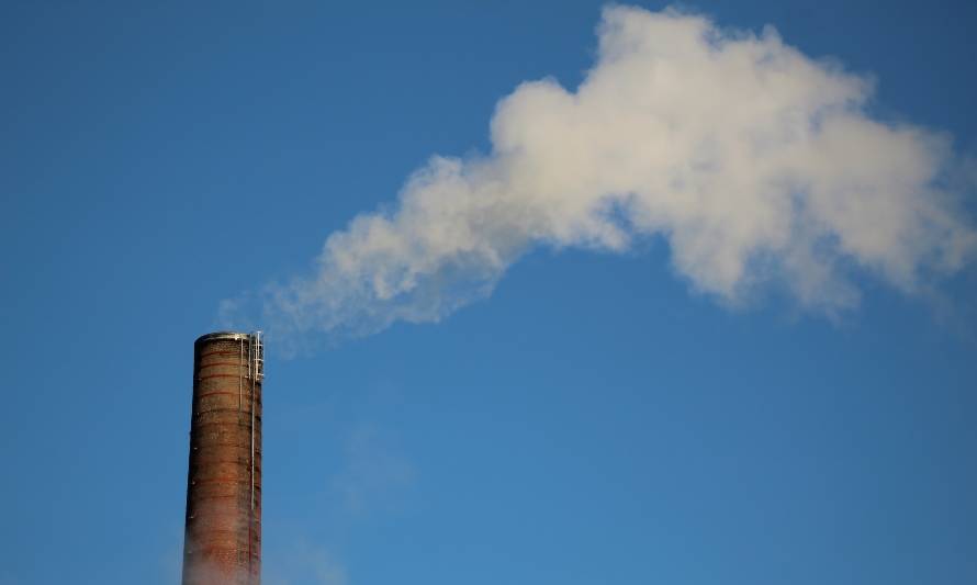 Científicos transforman dióxido de carbono en combustible