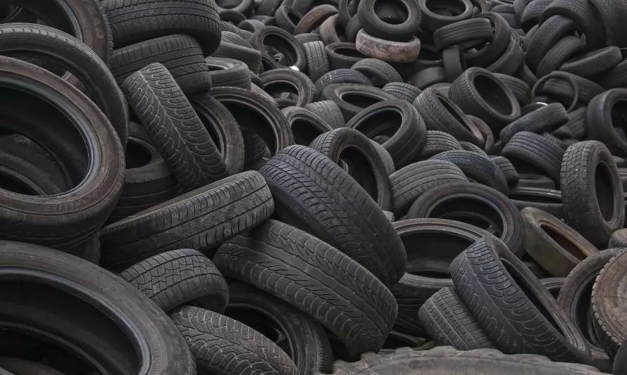 Laboratorio chileno crea tecnología que convierte basura en neumáticos