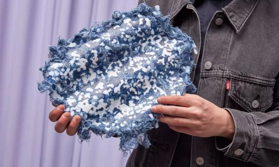 Diseñadores crean nuevos materiales partir de mezclilla reciclada