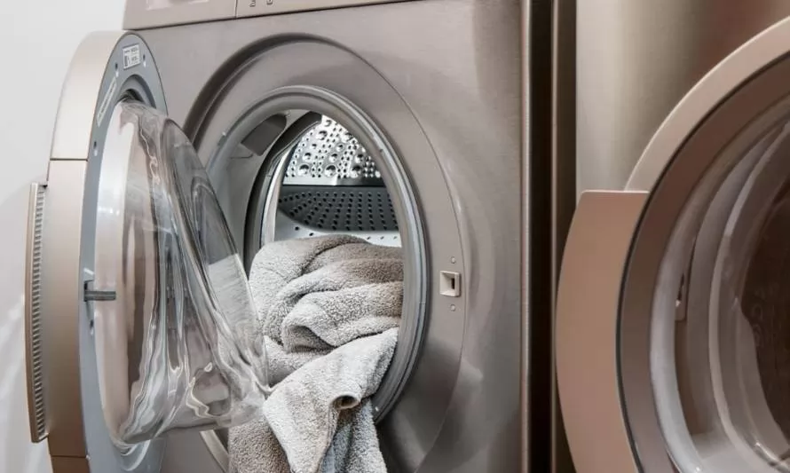 ¿Cómo reducir el impacto ambiental al lavar y secar nuestra ropa?