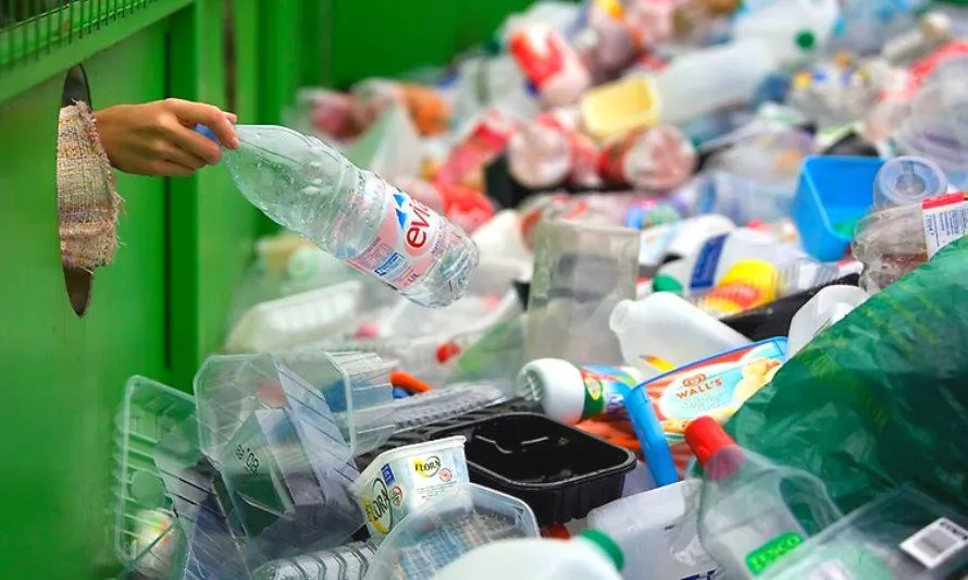 Iniciativa de reciclaje químico busca revalorizar plásticos nocivos