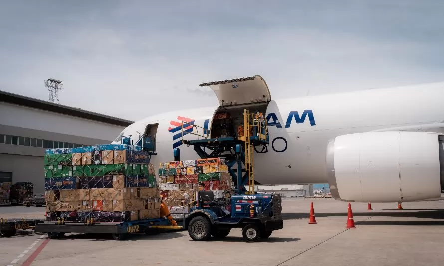 Avión Solidario de LATAM ha transportado más de 300 millones de vacunas gratuitamente en Sudamérica