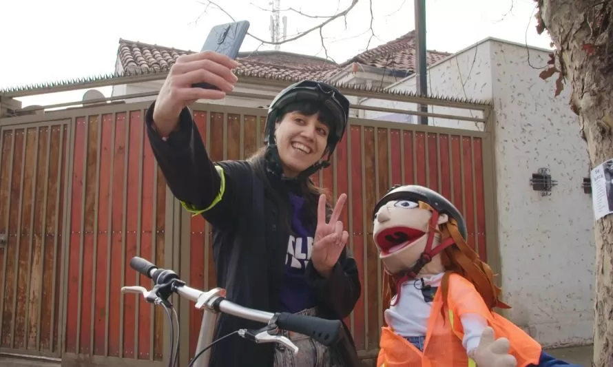 Ecocarito le sacó las rueditas chicas a su bicicleta y ahora quiere ser ciclista profesional