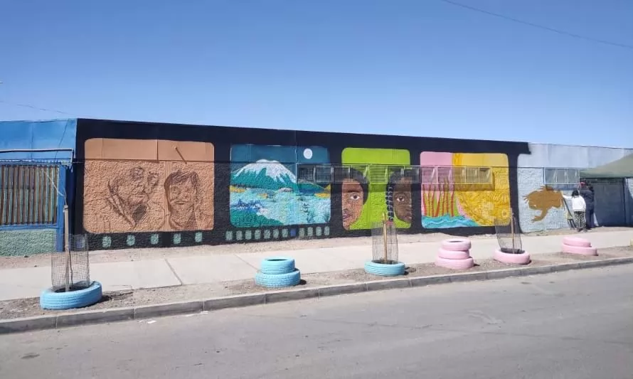 Programa Haciendo Escuela inauguró su séptimo mural en escuela de Calama