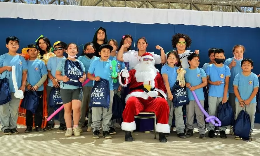 Estudiantes y Caserones celebraron la Navidad en las escuelas rurales de Tierra Amarilla