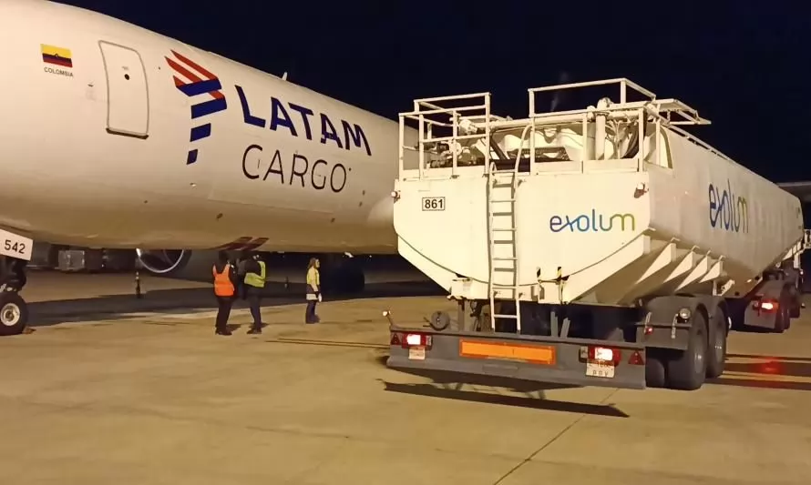 Grupo LATAM realiza su primer vuelo internacional con Combustible Sostenible de Aviación