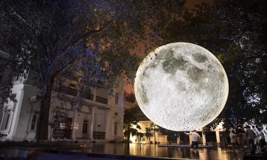 "El Museo de la Luna" llega por primera vez a Chile