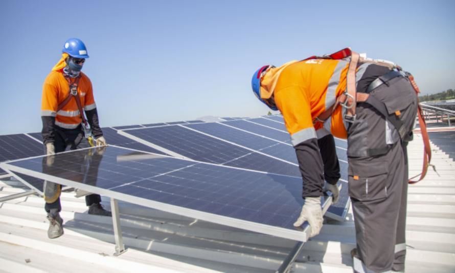 Copec instala planta solar de más de 500 paneles fotovoltaicos para Unibag
