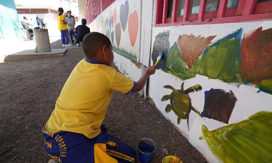 Programa Haciendo Escuela inaugura su segundo mural de 2023 en Antofagasta