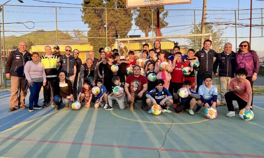 Escuelas deportivas impactan las vidas de más de 100 niños y niñas de la Región Metropolitana