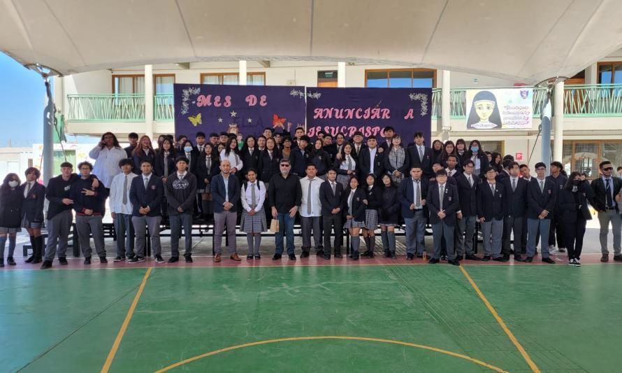 Estudiante ciego comparte vivencias con alumnos del Colegio Don Bosco Calama