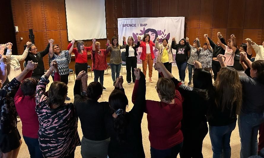 Vecinas de la comuna de Sierra Gorda finalizaron su participación en Mujeres en Red