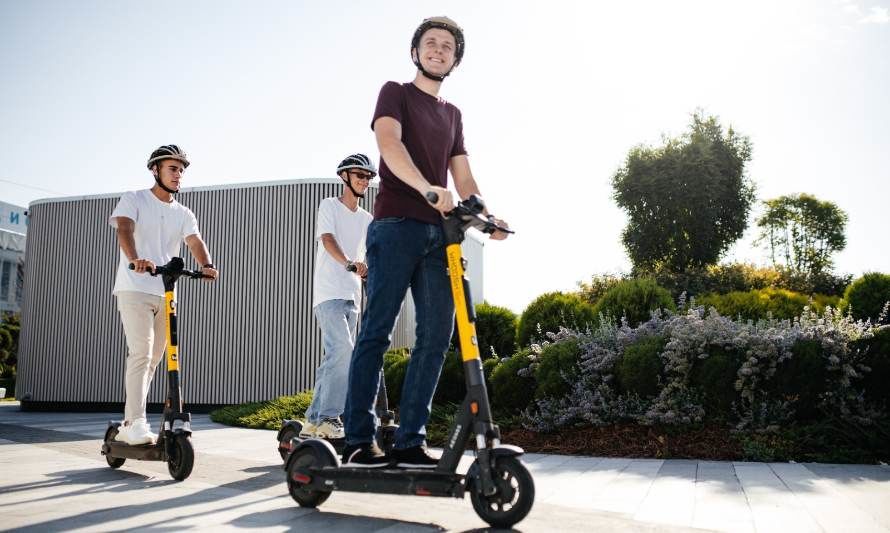 Más de 307 mil viajes en e-scooters registrados en Santiago entre mayo y octubre de 2023