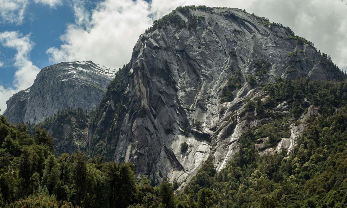 Valle Cochamó: Una de las áreas protegidas de mayor extensión en el país