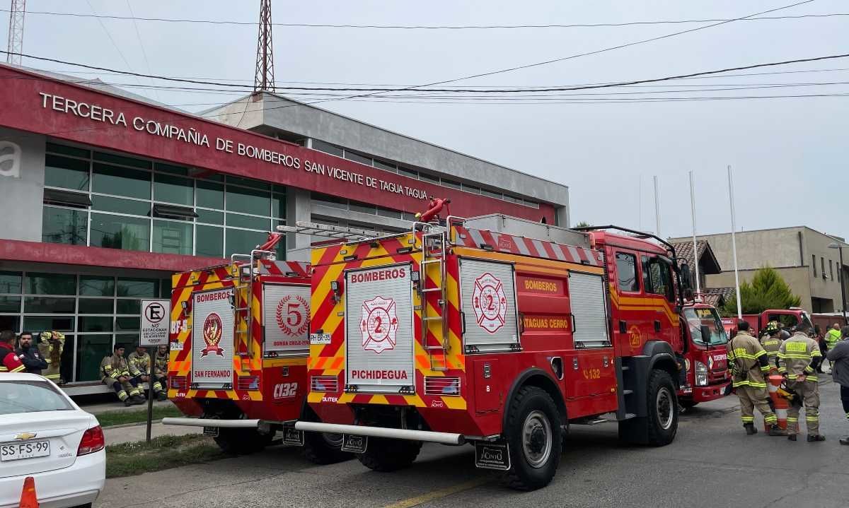 Bomberos de O'Higgins reciben donación de 15 mil litros de combustible