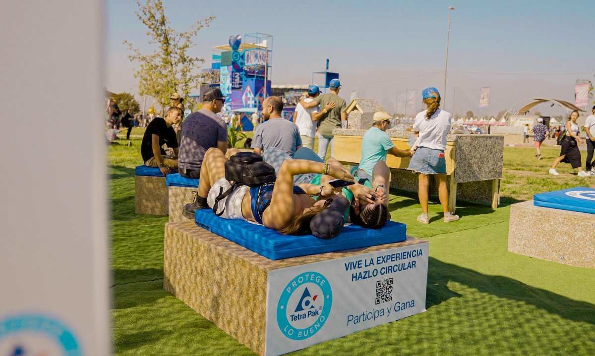 El espacio más grande de sombra en Lollapalooza Chile 2024 fue construido con envases Tetra Pak reciclados