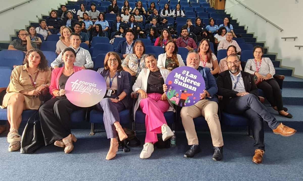 Mujeres y energía: derribando barreras en estudiantes de Arica