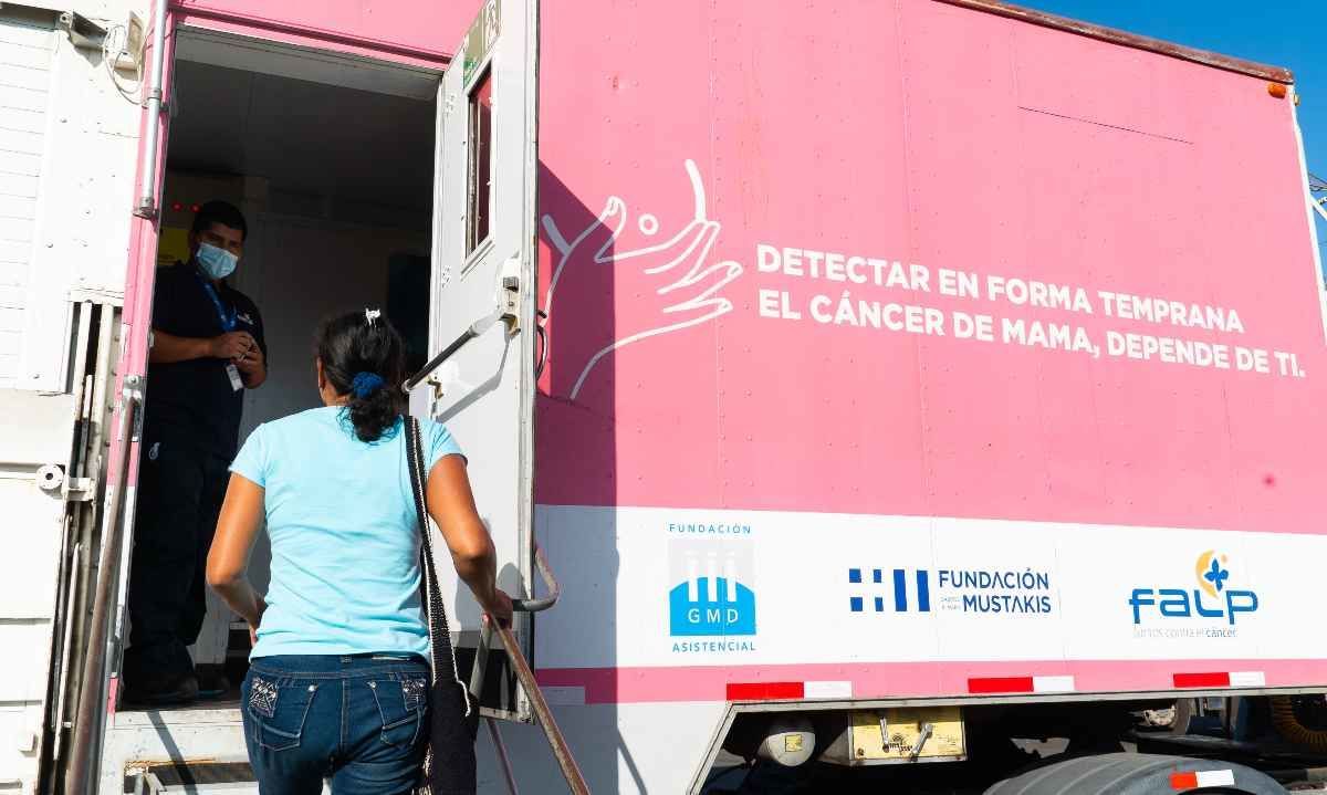 Ciento treinta mujeres participaron en operativo móvil de mamografías organizado por Kinross