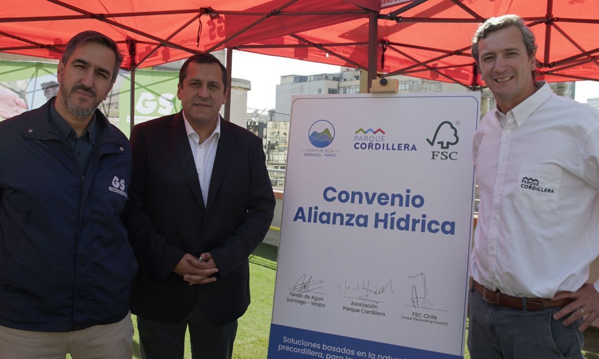 Parque Cordillera, Fondo de Agua Santiago-Maipo y FSC Chile firman alianza para disminuir brecha hídrica en la precordillera metropolitana