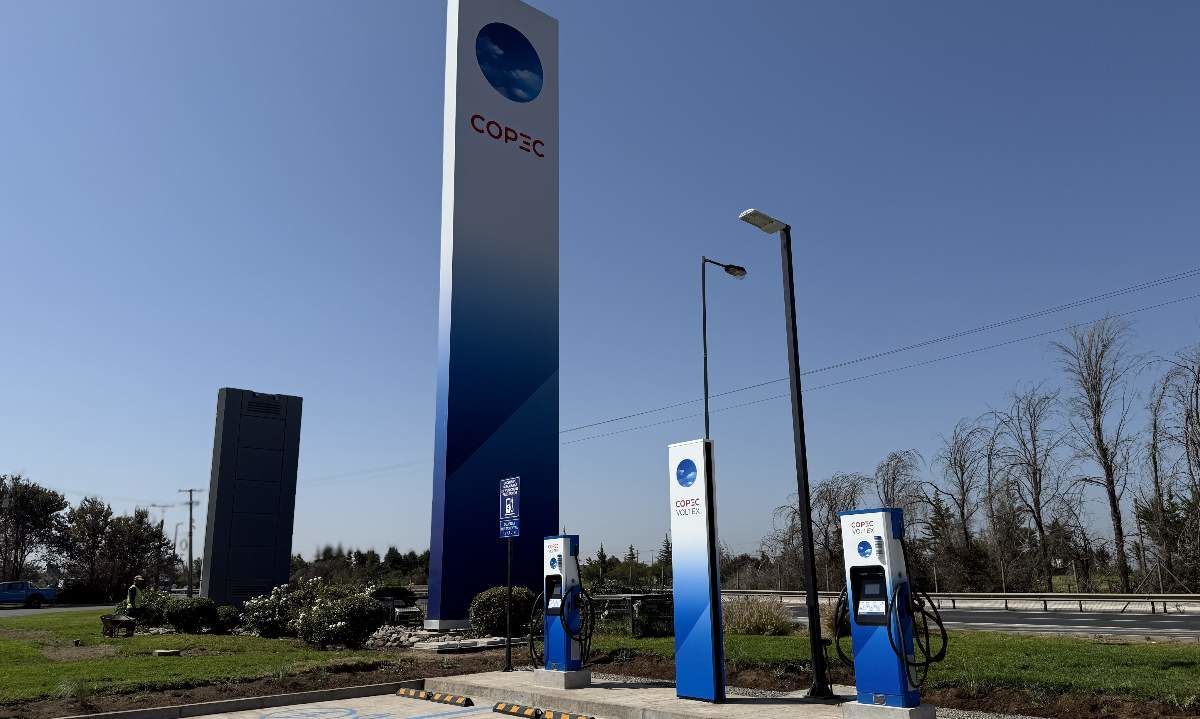 Copec inaugura hub de carga ultra-rápida en Ruta 68: autos eléctricos se energizan en solo 15 minutos